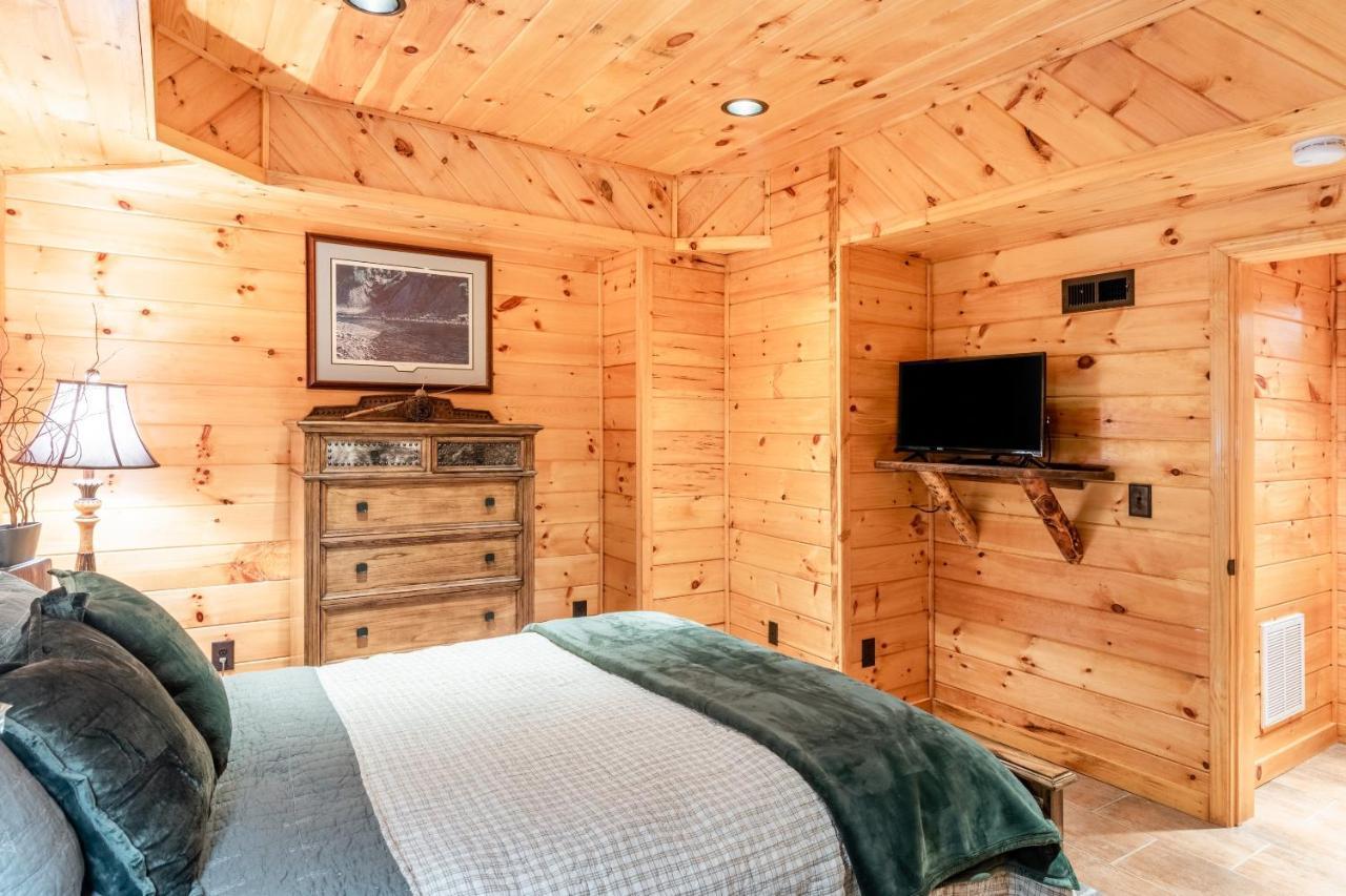 Iron Mountain Lodge - Beautiful Cabin With Forest & Mountain Views! Butler Extérieur photo