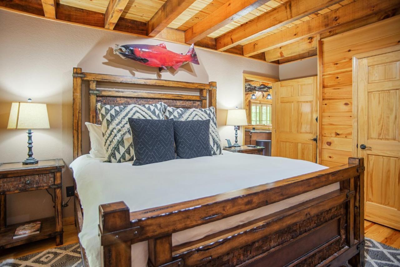 Iron Mountain Lodge - Beautiful Cabin With Forest & Mountain Views! Butler Extérieur photo